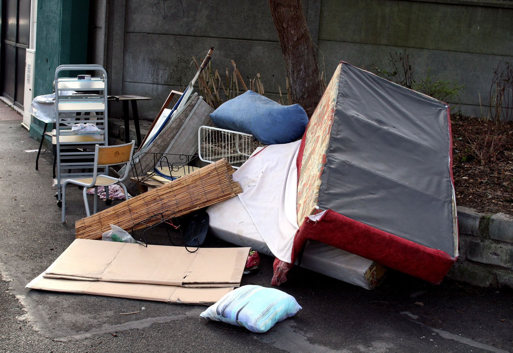 Déchets et meubles abandonnés